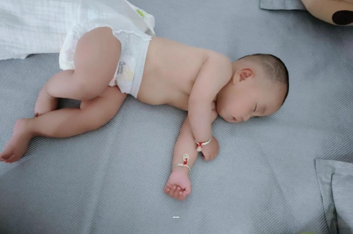 新泰宝宝突然很多眼屎
